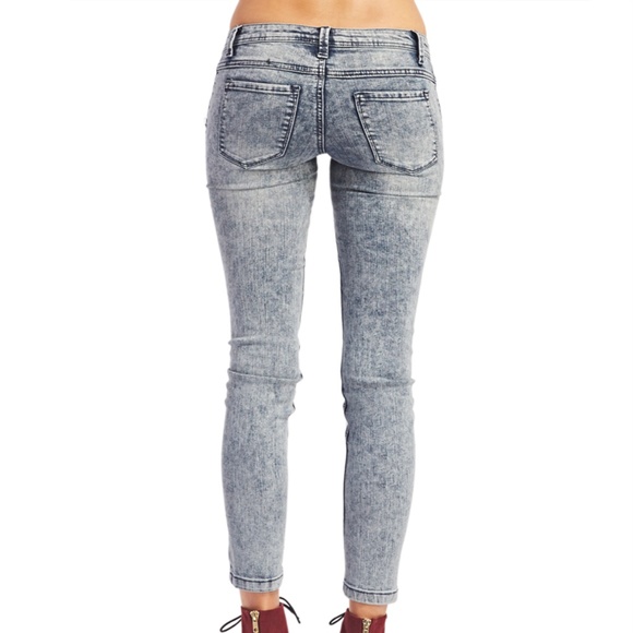 Uptown Light Blue Skinny Jeans Short Size 1 - Picture 1 of 8